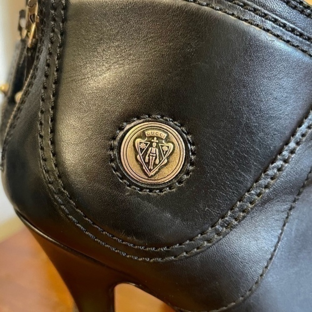 Beautiful 100% authentic Gucci black leather high heeled booties! - Picture 4 of 13